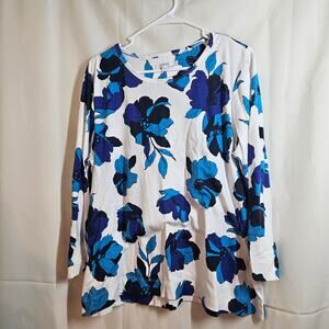 Chicos Women's 3/4 Sleeve tee Featuring a bold floral print size Xlarge